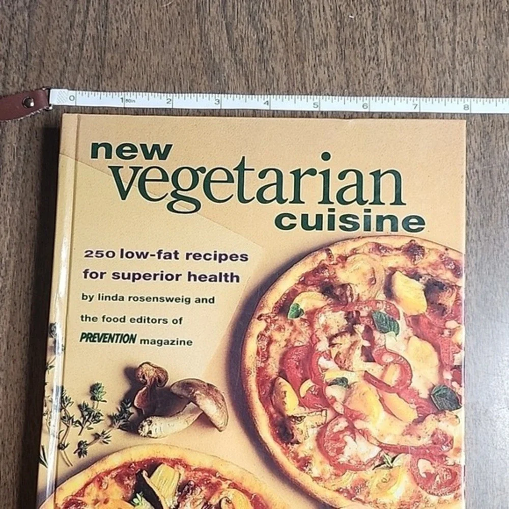 New Vegetarian Cuisine: 250 Low-Fat Recipes for‎ Superior Health: A Cookbook